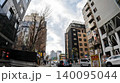 東京、都会のビル群に囲まれた新宿の稲荷鬼王神社　 140095044