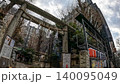 東京、都会のビル群に囲まれた新宿の稲荷鬼王神社　 140095049