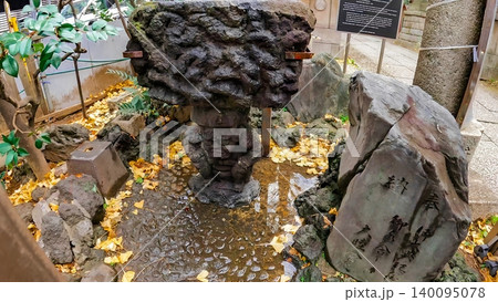 東京、聖域 稲荷鬼王神社のユニークな鬼の石像 140095078