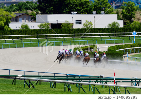京都競馬場ダート第一コーナー 京都競馬場ダート第一コーナー 140095295