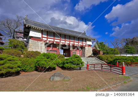 伏見桃山城 大手門(京都府京都市伏見区) 伏見桃山城 大手門(京都府京都市伏見区) 140095364