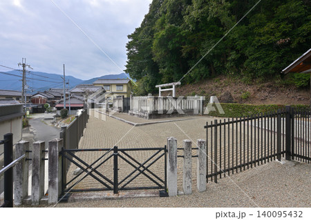 孝昭天皇 掖上博多山上陵(奈良県御所市) 孝昭天皇 掖上博多山上陵(奈良県御所市) 140095432