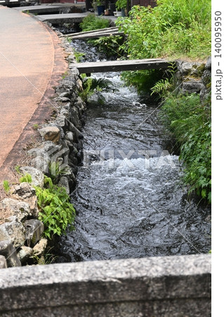 宿場町を流れる生活水路 宿場町を流れる生活水路 140095950