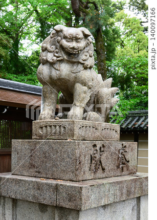 上御靈神社(御靈神社)楼門(西門)の狛犬 上御靈神社(御靈神社)楼門(西門)の狛犬 140097166