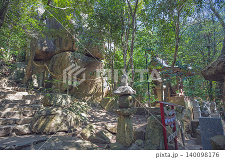 兵庫 越木岩神社の甑岩 兵庫 越木岩神社の甑岩 140098176