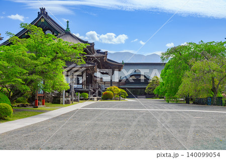 【久遠寺】客殿方面・新緑の境内【身延山】 【久遠寺】客殿方面・新緑の境内【身延山】 140099054