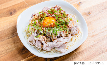 豚しゃぶそうめん 焼肉のたれで味付けしたピリ辛そうめんの料理写真 豚しゃぶそうめん 焼肉のたれで味付けしたピリ辛そうめんの料理写真 140099595