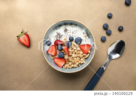 Healthy breakfast bowl yogurt berries granola 140100229