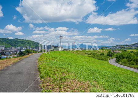 淀川堤防上からの景観 大阪府高槻市 淀川堤防上からの景観 大阪府高槻市 140101769