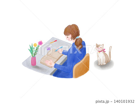 机で日記を書く女性とそれを見ている猫 140101932
