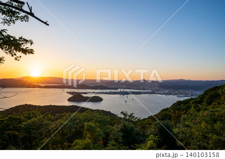 夕暮れの周南工場夜景夜の煌めき 夕暮れの周南工場夜景夜の煌めき 140103158