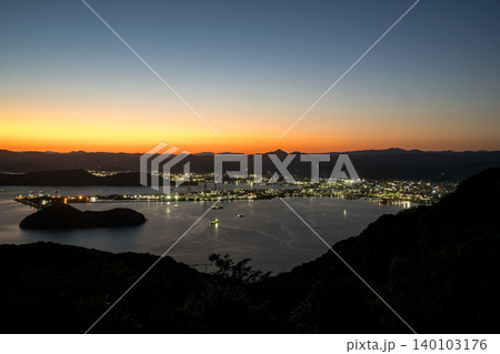 夕暮れの周南工場夜景夜の煌めき 夕暮れの周南工場夜景夜の煌めき 140103176