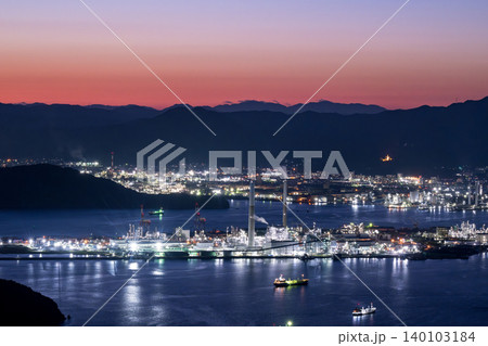 夕暮れの周南工場夜景夜の煌めき 夕暮れの周南工場夜景夜の煌めき 140103184