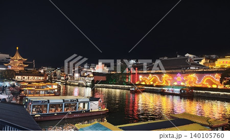 輝く水郷の中国の夜景背景 輝く水郷の中国の夜景背景 140105760