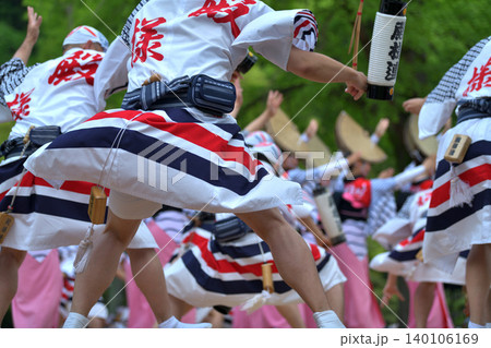 阿波踊り 春の祭典「徳島城 阿波おどり」有名連の男踊り 阿波踊り 春の祭典「徳島城 阿波おどり」有名連の男踊り 140106169