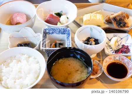 おかずいっぱいの美味しい和朝食 おかずいっぱいの美味しい和朝食 140106790