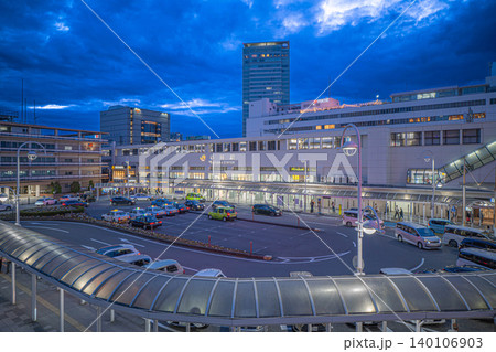 静岡駅南口の駅前ロータリーと夕景【静岡県静岡市駿河区】 静岡駅南口の駅前ロータリーと夕景【静岡県静岡市駿河区】 140106903