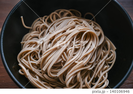 茹でたての温かい蕎麦 140106946