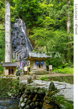 羽黒山新緑の須賀の滝 羽黒山新緑の須賀の滝 140107271