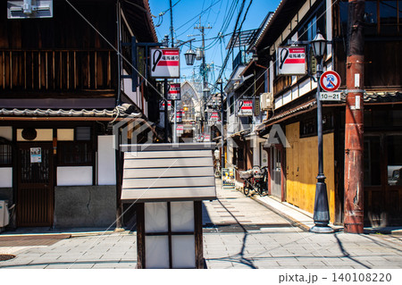 【京都風景】竜馬通り商店街 風情ある置き行灯(あんどん)が楽しい 140108220