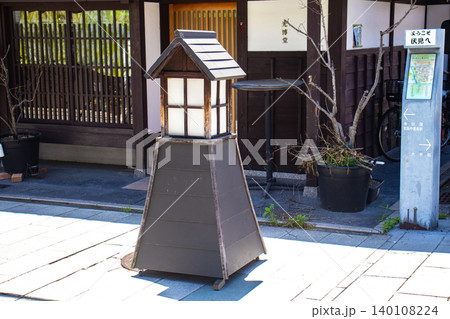 【京都風景】竜馬通り商店街 風情ある置き行灯(あんどん)が楽しい 140108224