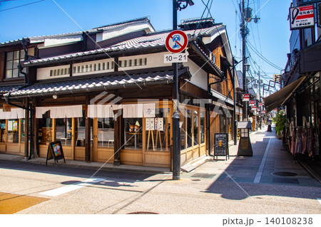 【京都風景】竜馬通り商店街 風情ある置き行灯(あんどん)が楽しい 【京都風景】竜馬通り商店街 風情ある置き行灯(あんどん)が楽しい 140108238