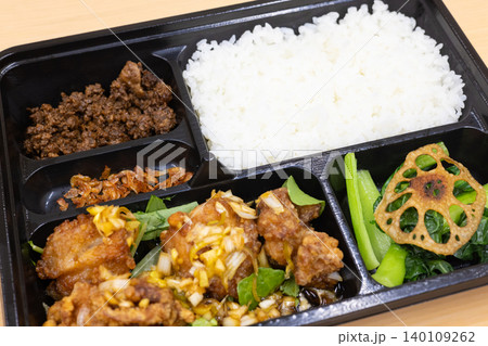 おいしい油淋鶏の中華弁当 おいしい油淋鶏の中華弁当 140109262