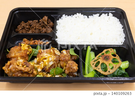 おいしい油淋鶏の中華弁当 おいしい油淋鶏の中華弁当 140109263