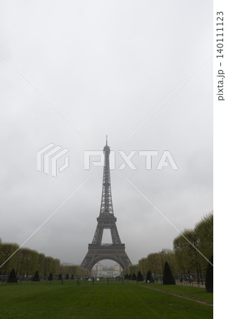 Low visibility view of Eiffel Tower in heavy fog, moody weather in Paris Low visibility view of Eiffel Tower in heavy fog, moody weather in Paris 140111123