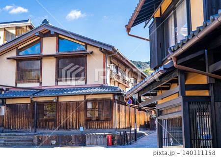 京都東山 産寧坂 (三年坂)の町並み:八坂上町 伝統的な日本建築(京町家)の町並み 人気観光スポット 京都東山 産寧坂 (三年坂)の町並み:八坂上町 伝統的な日本建築(京町家)の町並み 人気観光スポット 140111158