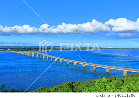 【沖縄県】来間大橋展望台から見た来間大橋(宮古島) 【沖縄県】来間大橋展望台から見た来間大橋(宮古島) 140111200