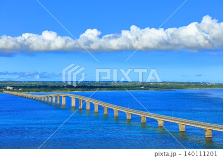 【沖縄県】来間大橋展望台から見た来間大橋(宮古島) 【沖縄県】来間大橋展望台から見た来間大橋(宮古島) 140111201