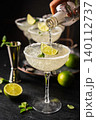 Margarita cocktail with lime 140112737