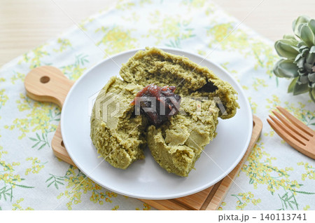 餡子を乗せた米粉の抹茶きな粉蒸しパン 餡子を乗せた米粉の抹茶きな粉蒸しパン 140113741