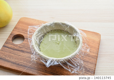 抹茶きな粉の米粉蒸しパンの生地 抹茶きな粉の米粉蒸しパンの生地 140113745