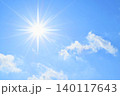 青空と太陽　直射日光　フリースペースイメージ 140117643