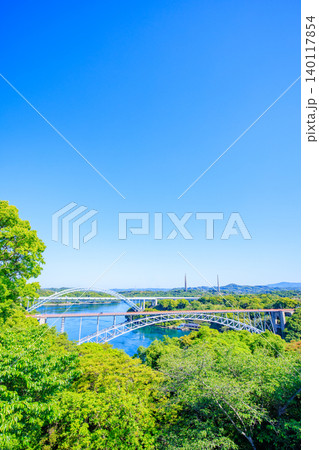 初夏の西海橋公園 展望台から見た西海橋と針尾送信所 長崎県西海市 初夏の西海橋公園 展望台から見た西海橋と針尾送信所 長崎県西海市 140117854