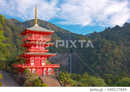 【那智山 三重の塔と那智の滝】 和歌山県東牟婁郡那智勝浦町那智山 【那智山 三重の塔と那智の滝】 和歌山県東牟婁郡那智勝浦町那智山 140117884