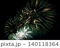 打ち上げ花火が夜空を彩る 140118364
