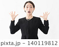 喪服を着た女性　葬儀イメージ 140119812