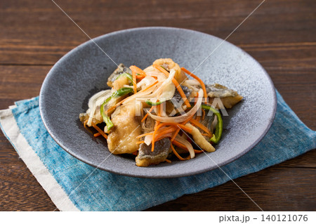 鯵の南蛮漬け 玉ねぎ・にんじん・ピーマン添え 鯵の南蛮漬け 玉ねぎ・にんじん・ピーマン添え 140121076