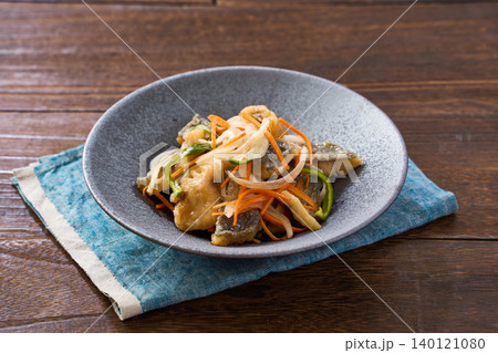 鯵の南蛮漬け 玉ねぎ・にんじん・ピーマン添え 鯵の南蛮漬け 玉ねぎ・にんじん・ピーマン添え 140121080