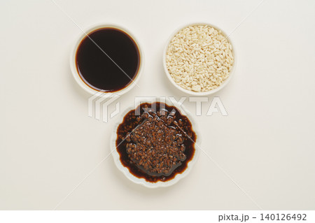 しょうゆ麹と材料(米麹・しょう油) しょうゆ麹と材料(米麹・しょう油) 140126492