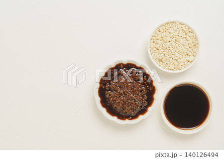 しょうゆ麹と材料(米麹・しょう油) しょうゆ麹と材料(米麹・しょう油) 140126494