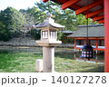 安芸の宮島厳島神社西朝座屋と満ち潮の海 140127278