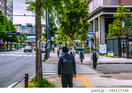 日本の横浜都市景観通勤風景・横浜・関内。リュックが全盛期…右にベースゲート横浜関内タワーが見える 日本の横浜都市景観通勤風景・横浜・関内。リュックが全盛期…右にベースゲート横浜関内タワーが見える 140127298