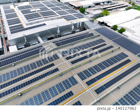 Solar-powered warehouse facility. Modern distribution center with rooftop solar panel. Eco-friendly warehouse. Sustainable logistics solutions for reduced carbon footprint. Sustainable energy. Solar-powered warehouse facility. Modern distribution center with rooftop solar panel. Eco-friendly warehouse. Sustainable logistics solutions for reduced carbon footprint. Sustainable energy. 140127962