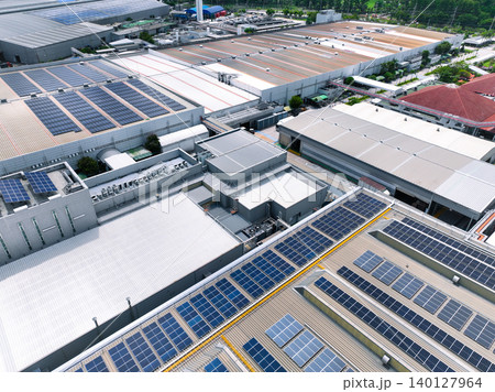 Solar-powered warehouse facility. Modern distribution center with rooftop solar panel. Eco-friendly warehouse. Sustainable logistics solutions for reduced carbon footprint. Sustainable energy. Solar-powered warehouse facility. Modern distribution center with rooftop solar panel. Eco-friendly warehouse. Sustainable logistics solutions for reduced carbon footprint. Sustainable energy. 140127964