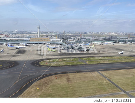 羽田空港離陸後の空港風景 羽田空港離陸後の空港風景 140128331