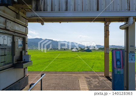JR九州 運動公園駅と青空 140128363